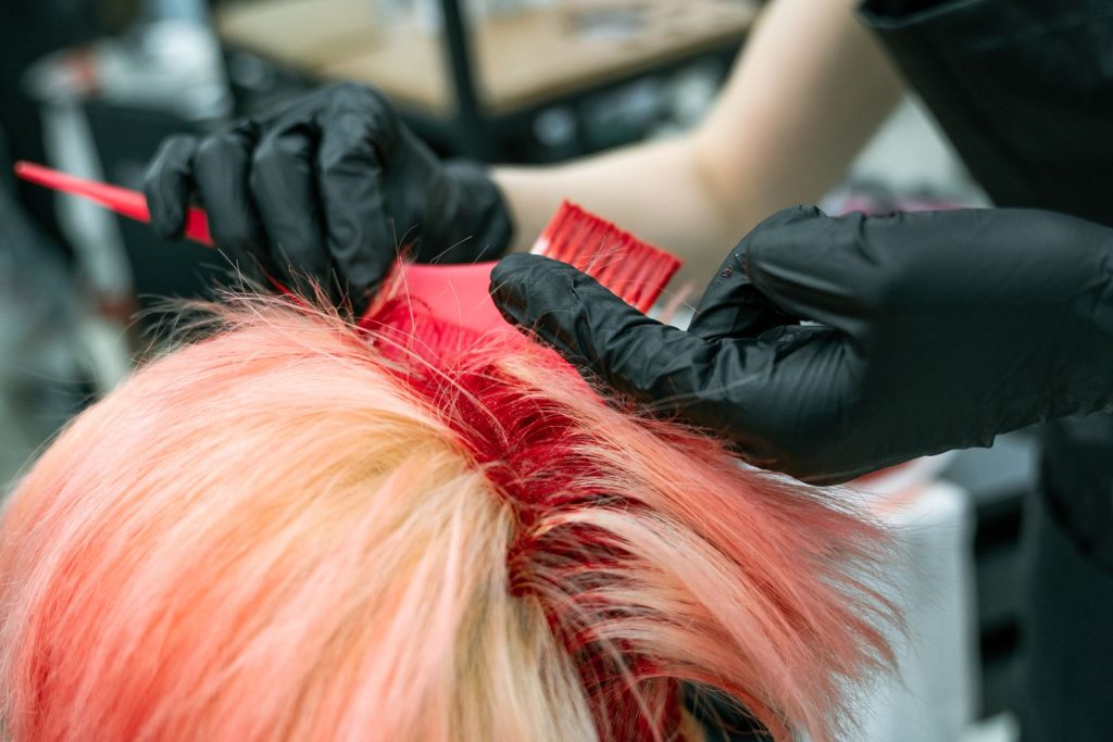 Professionelle Haarcoloration im Friseursalon